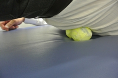 渡辺式　ピーナツ型テニスボールで血圧低下健康法